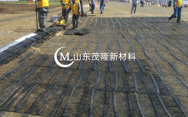 《京臺高速改擴建》土工布、土工格柵施工