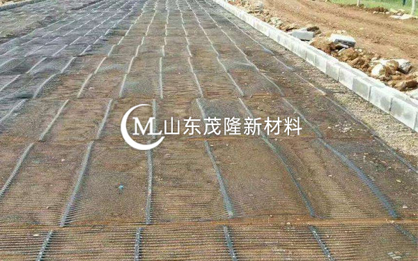 《三清高速》土工格柵、土工布施工