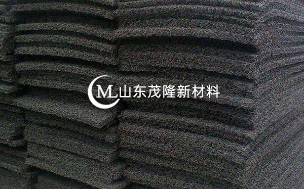 《銀西鐵路四標(biāo)項(xiàng)目經(jīng)理部》復(fù)合土工膜、滲水片材施工