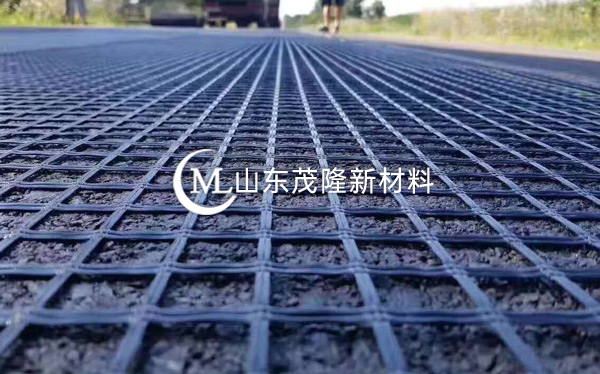 《濟(jì)青高速改擴(kuò)建》玻纖鋼塑格柵、抗裂貼施工