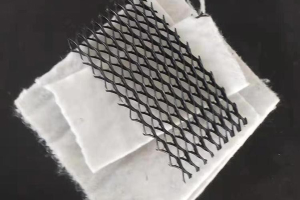 三維排水網(wǎng)與復(fù)合土工布：你真的了解它們的區(qū)別嗎？